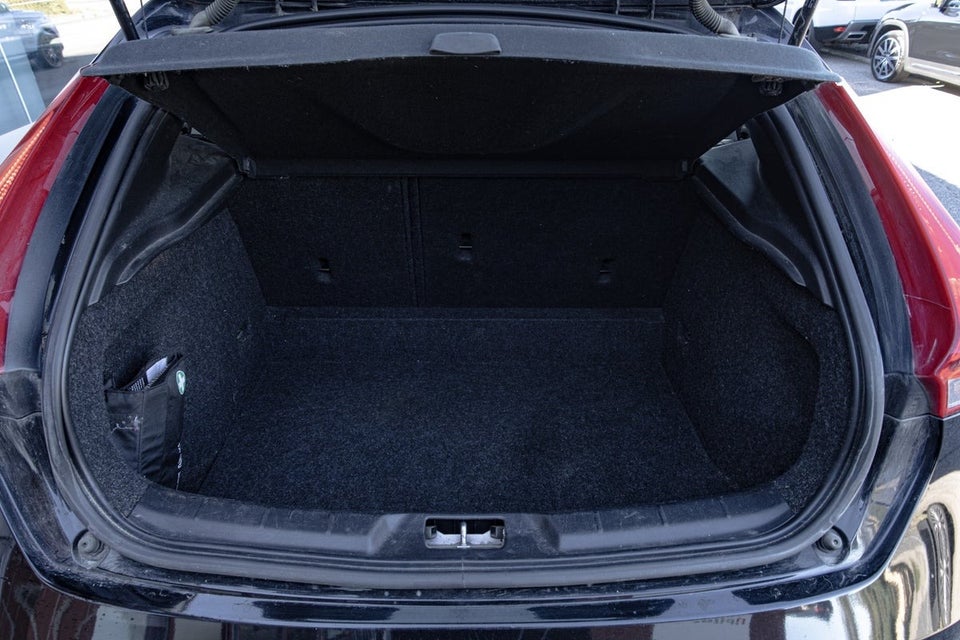 Volvo V40 2,0 D2 120 Kinetic 5d