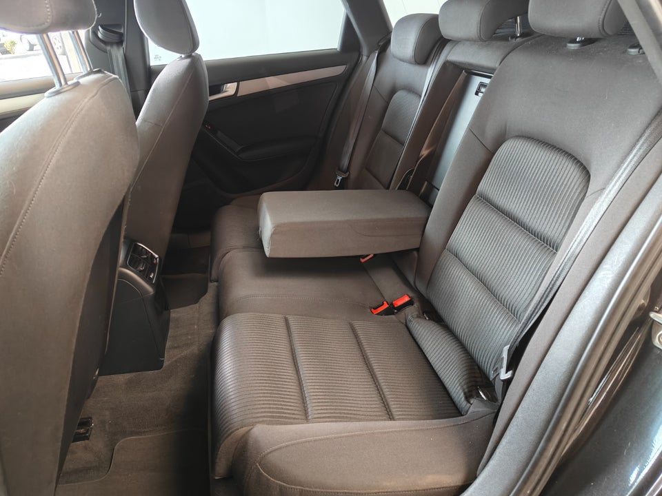 Audi A4 2,0 TDi 136 S-line Avant 5d
