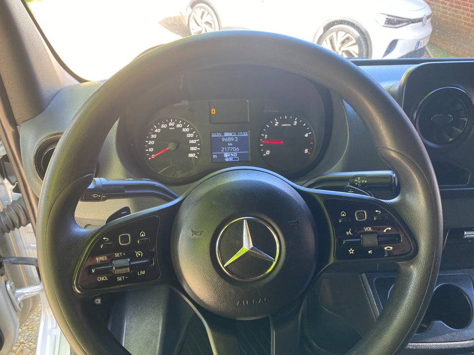 Mercedes Sprinter 319 3,0 CDi A2 Kassevogn aut. RWD