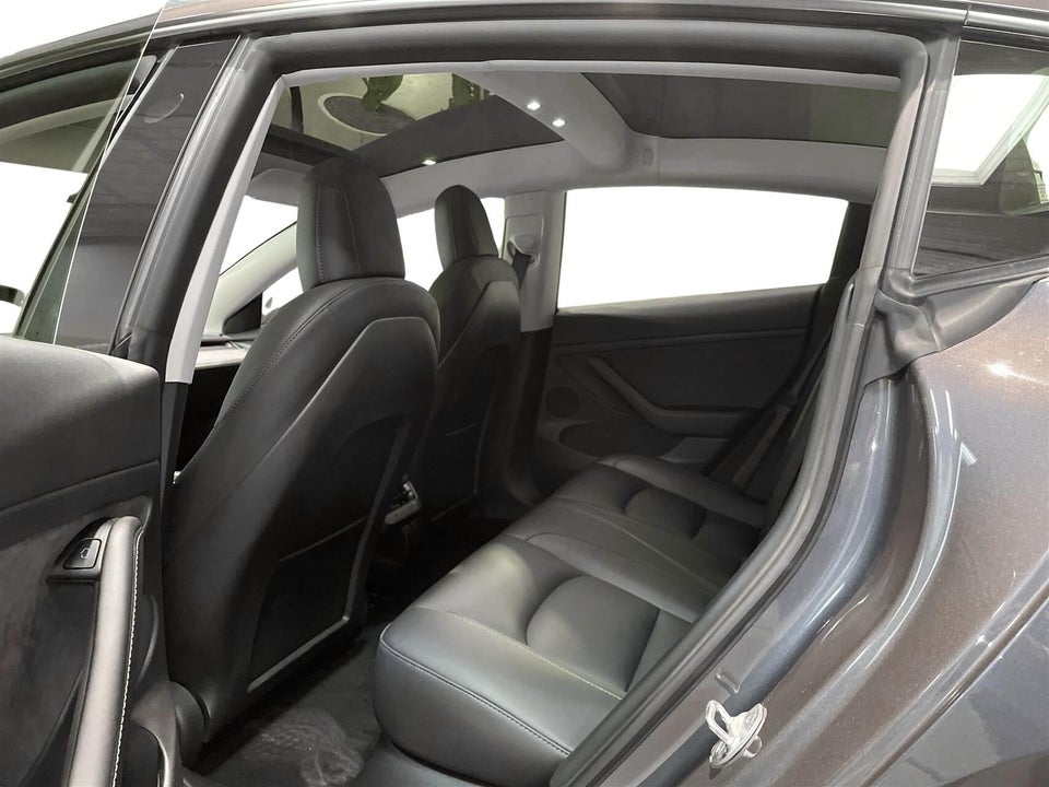 Tesla Model 3 Standard Range+ RWD 4d