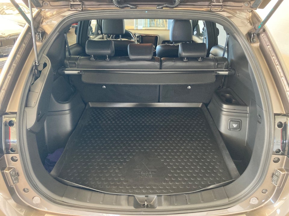 Mitsubishi Outlander 2,4 PHEV Instyle CVT 4WD 5d