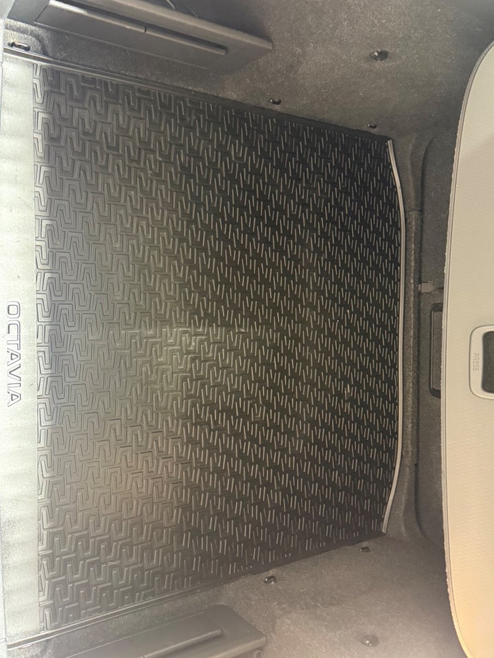 Skoda Octavia 1,6 TDi 115 Style Combi DSG 5d