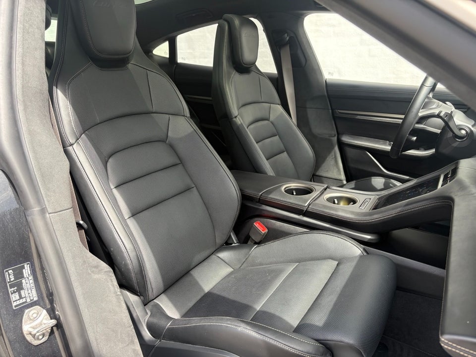 Porsche Taycan Turbo Performance+ 4d