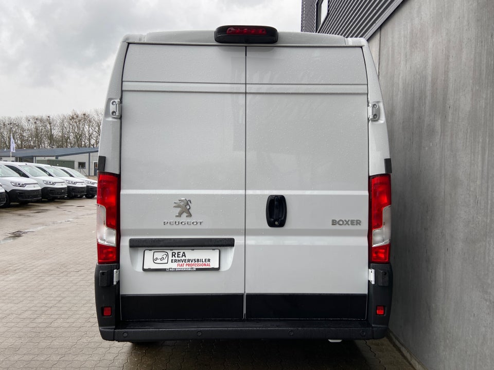 Peugeot Boxer 333 2,2 BlueHDi 140 L3H2 Premium