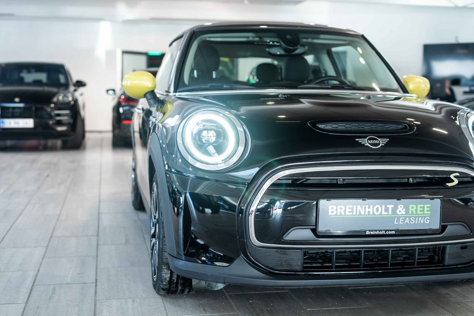 MINI Cooper SE Camden 3d