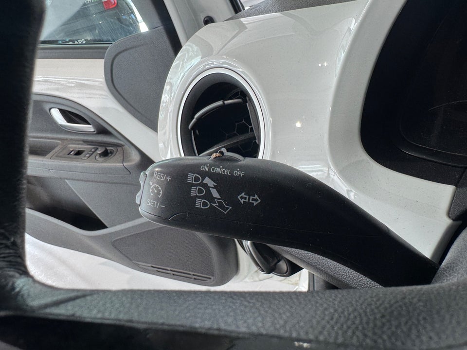 VW Up! 1,0 75 White Up! 5d