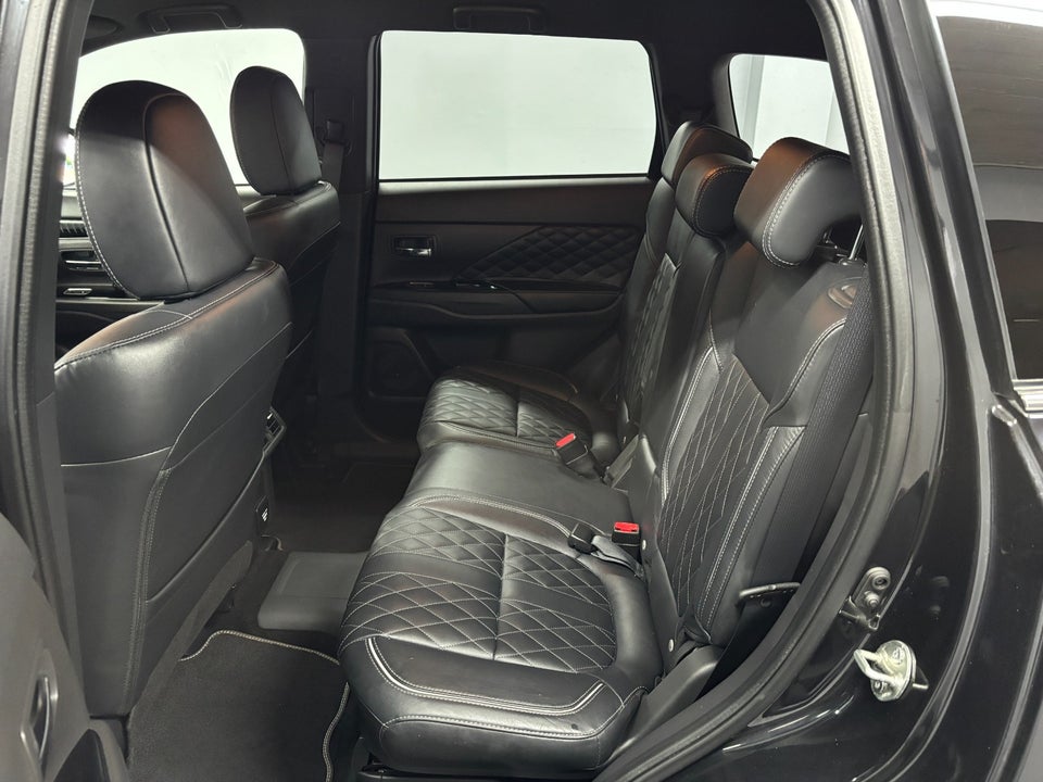 Mitsubishi Outlander 2,4 PHEV Instyle CVT 4WD 5d