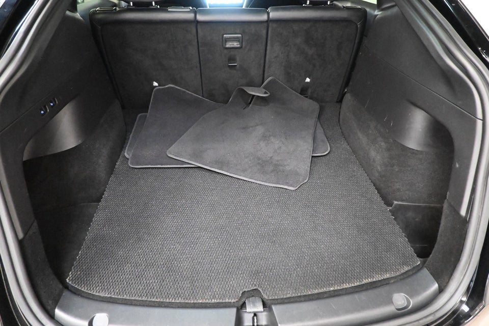 Tesla Model Y Long Range AWD 5d