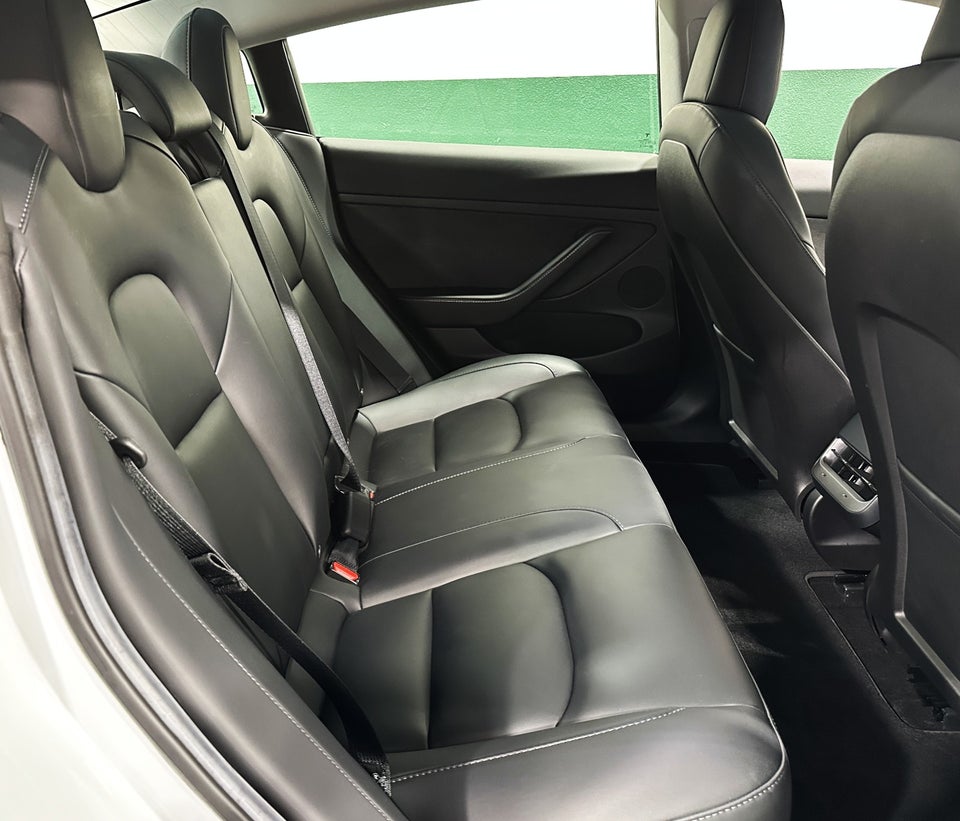 Tesla Model 3 RWD 4d
