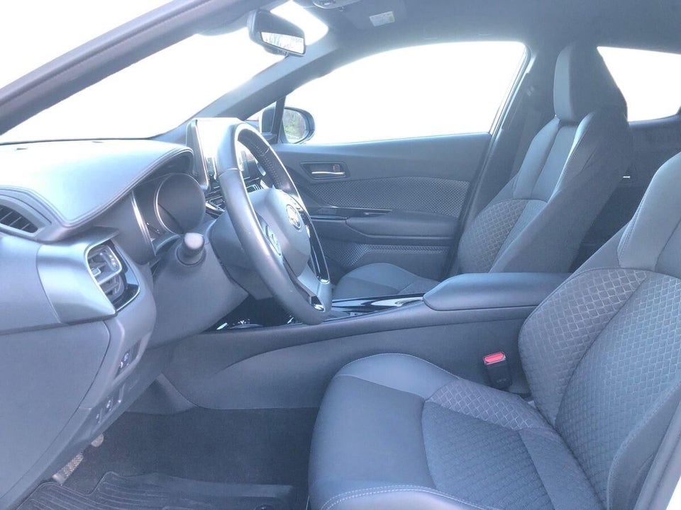 Toyota C-HR 1,8 Hybrid C-LUB Smart CVT 5d