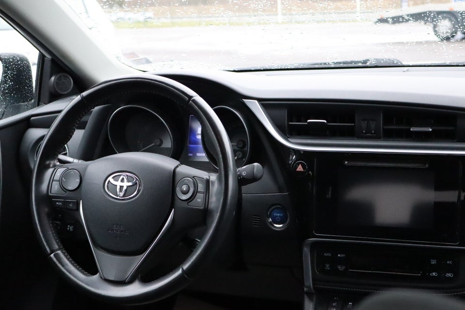 Toyota Auris 1,8 Hybrid Executive CVT 5d