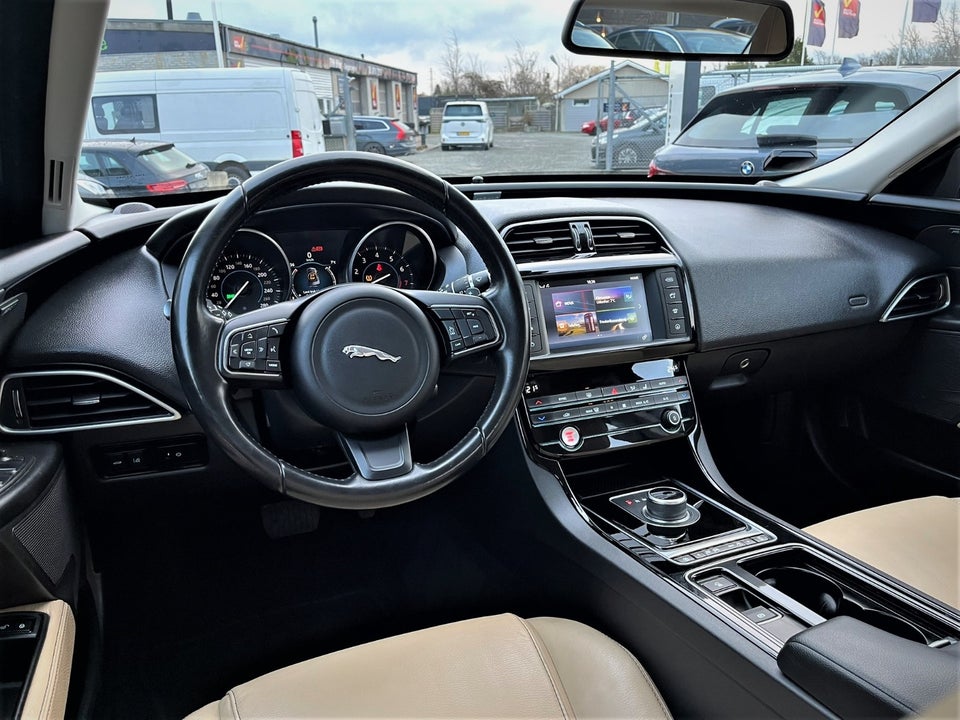 Jaguar XE 2,0 P200 Prestige aut. 4d