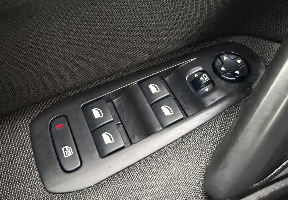 Peugeot 308 1,5 BlueHDi 130 Prestige Sky 5d