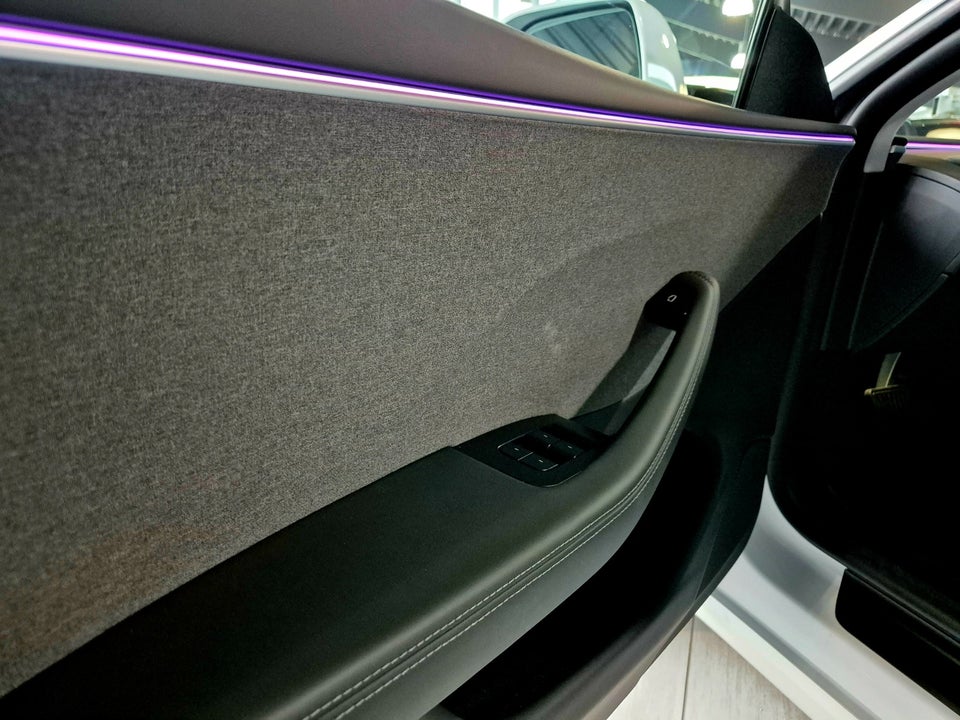 Tesla Model 3 RWD 4d