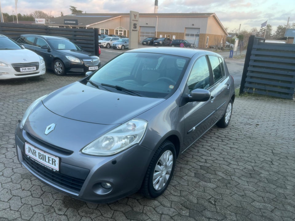 Renault Clio III 1,2 16V TCe Expression 5d