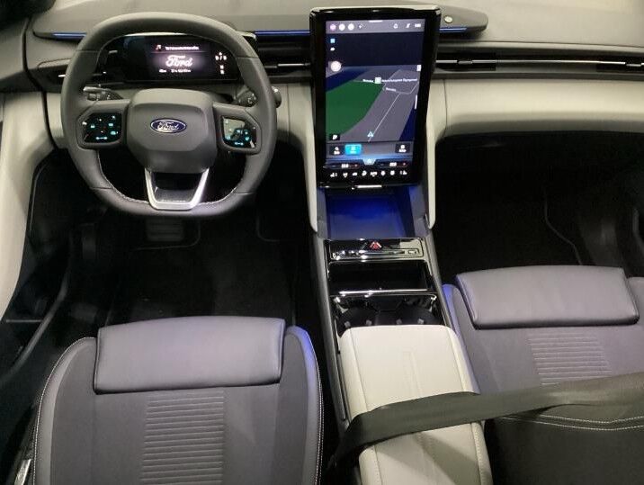 Ford Explorer 52 Premium Standard Range 5d