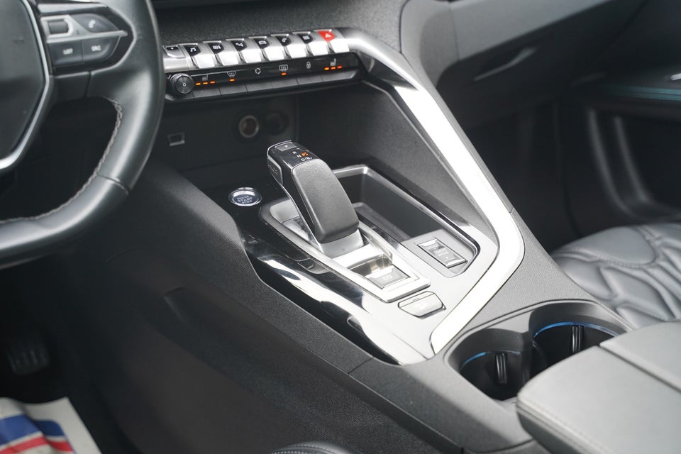 Peugeot 3008 1,6 Hybrid4 Allure Pack Limited EAT8 5d