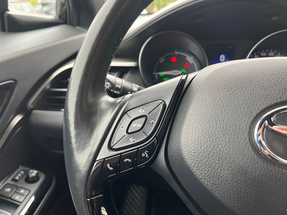 Toyota C-HR 1,8 Hybrid Premium Selected CVT 5d