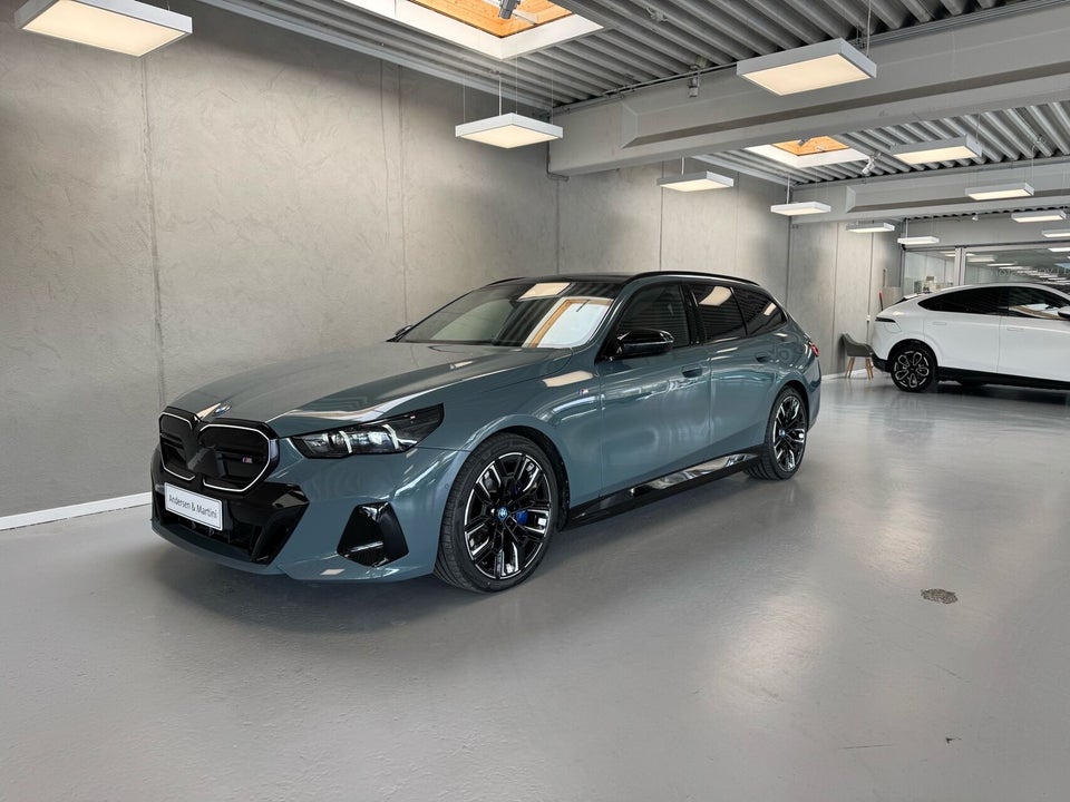 BMW i5 M60 Touring xDrive 5d