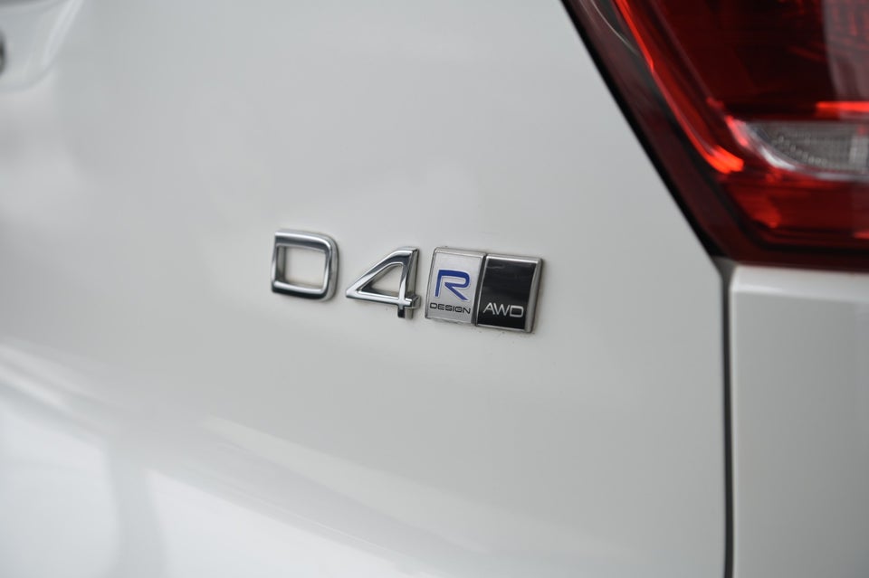 Volvo XC40 2,0 D4 190 R-Design aut. AWD 5d