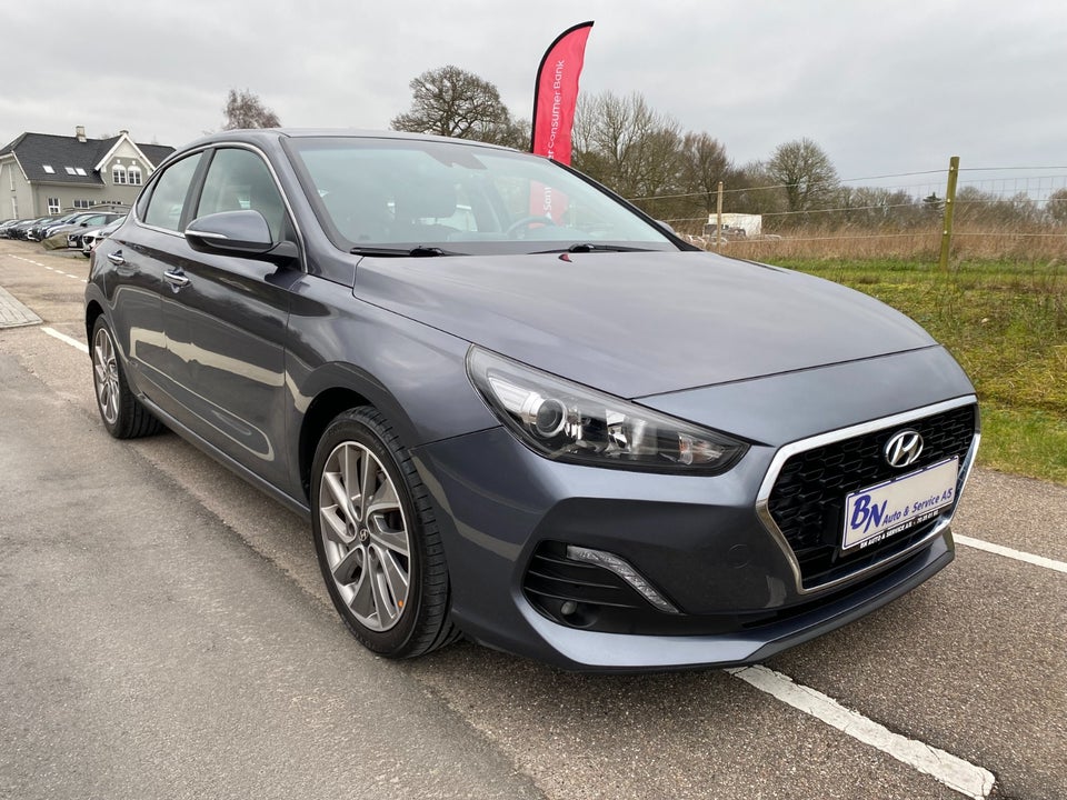 Hyundai i30 1,0 T-GDi Premium Fastback 5d