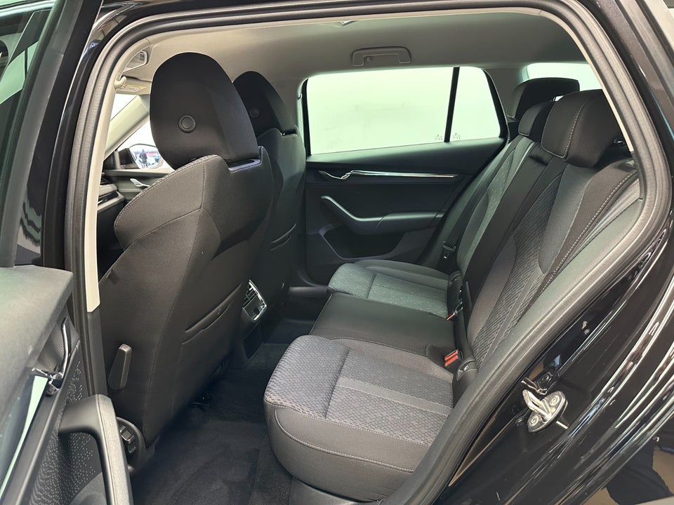 Skoda Octavia 1,4 TSi iV Plus Combi DSG 5d