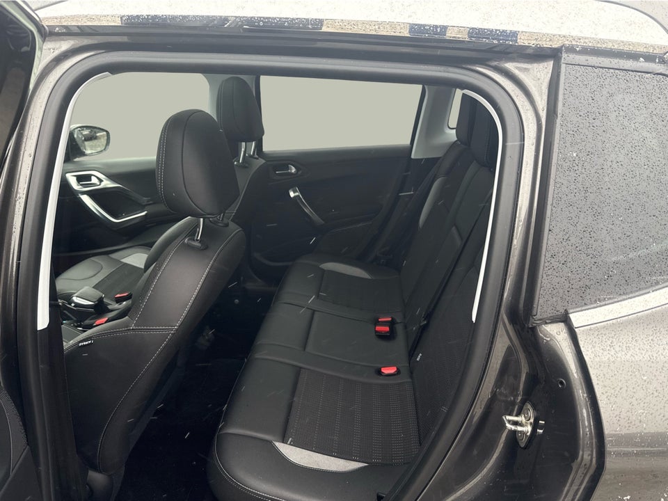 Peugeot 2008 1,2 e-THP 110 Allure Sky 5d