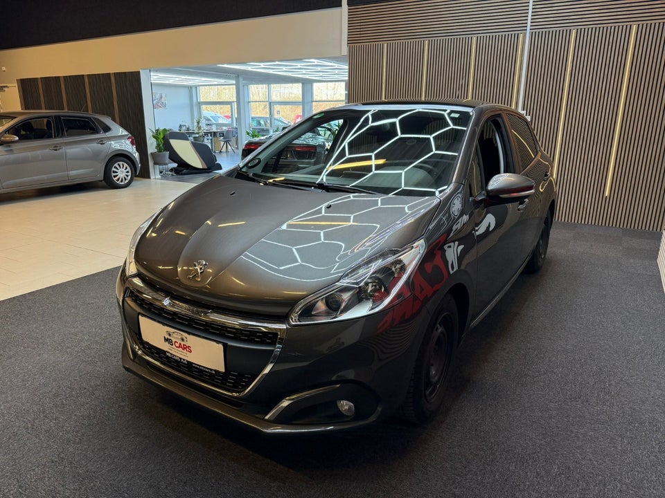Peugeot 208 1,5 BlueHDi 100 Signature Sky 5d