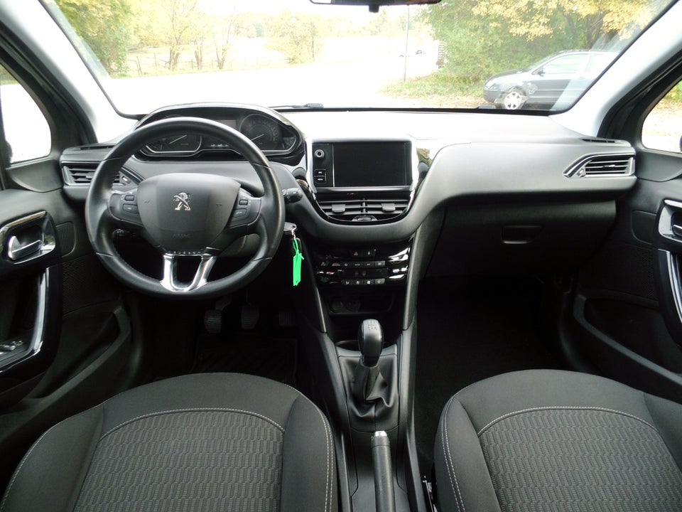 Peugeot 208 1,2 PureTech 82 Privé 5d