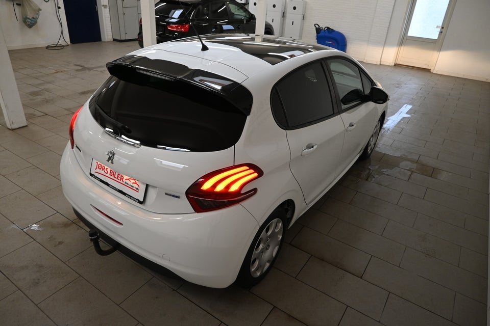 Peugeot 208 1,6 BlueHDi 100 Chili Sky 5d