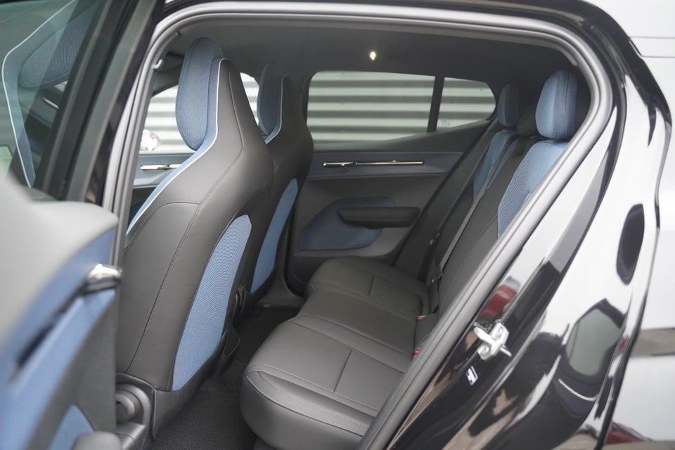 Volvo EX30 Twin Performance Plus 5d