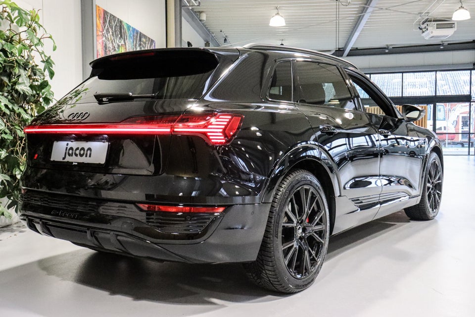 Audi Q8 e-tron 55 S-line quattro 5d