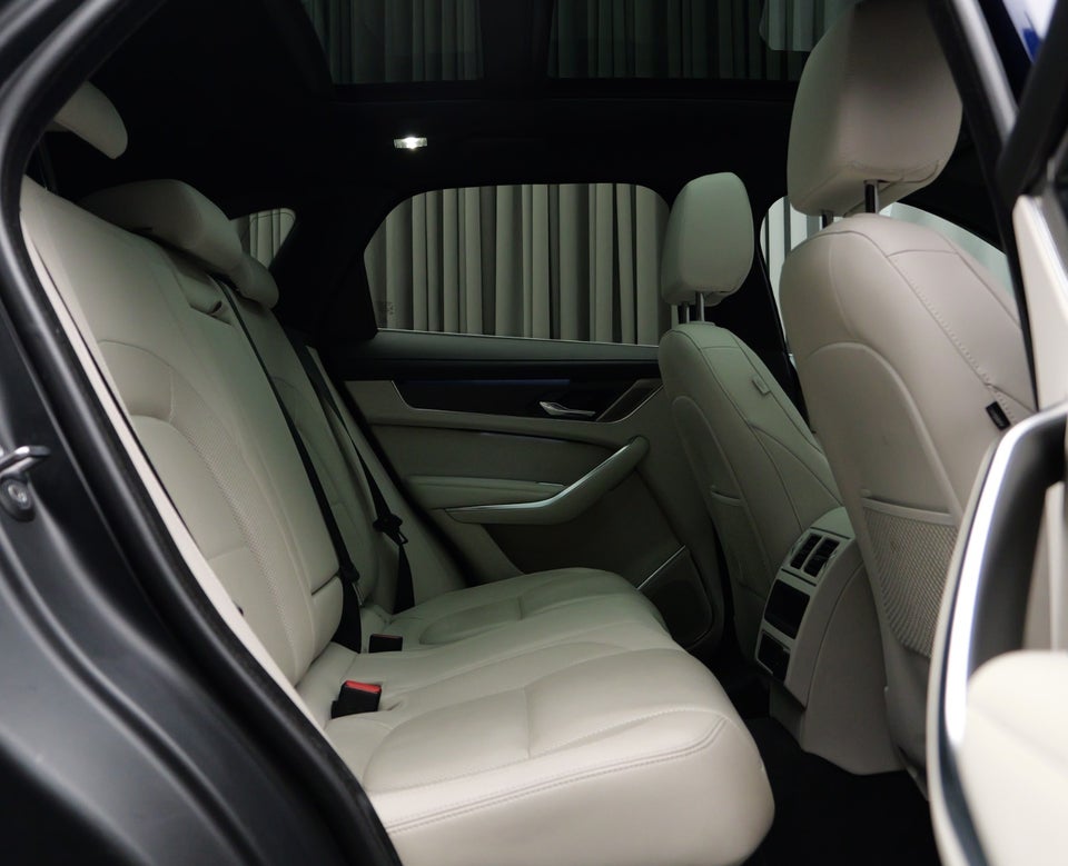 Jaguar F-Pace 2,0 P400e S aut. 5d