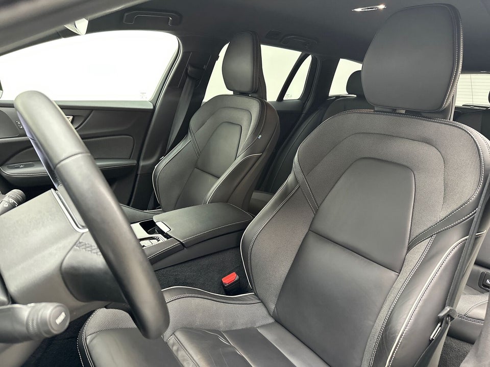 Volvo V60 2,0 T6 ReCharge R-Design aut. AWD 5d