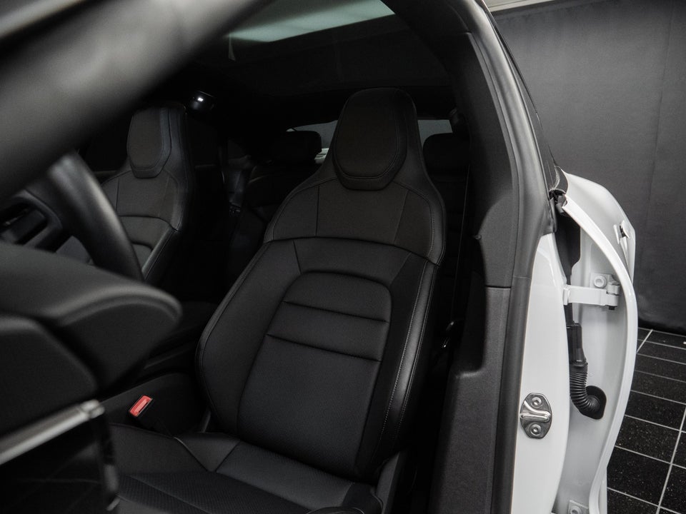 Porsche Taycan Performance+ 4d