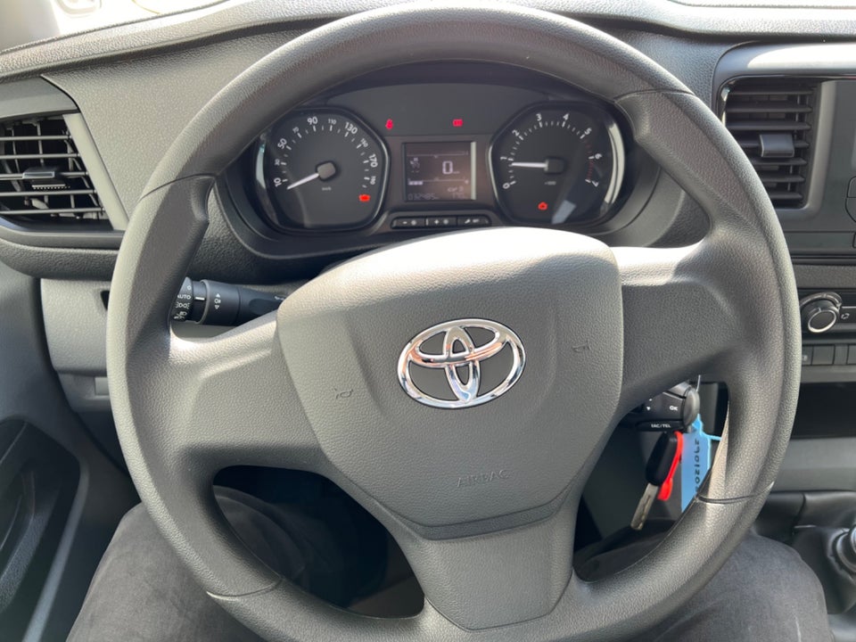 Toyota ProAce 1,5 D 120 Medium Comfort 5d