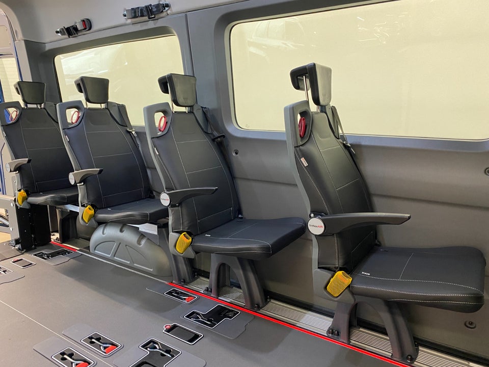 VW Crafter 35 2,0 TDi 140 Kombi aut.