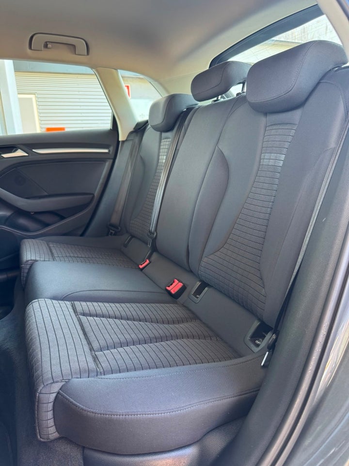 Audi A3 1,4 TFSi 150 Ambiente Sportback 5d