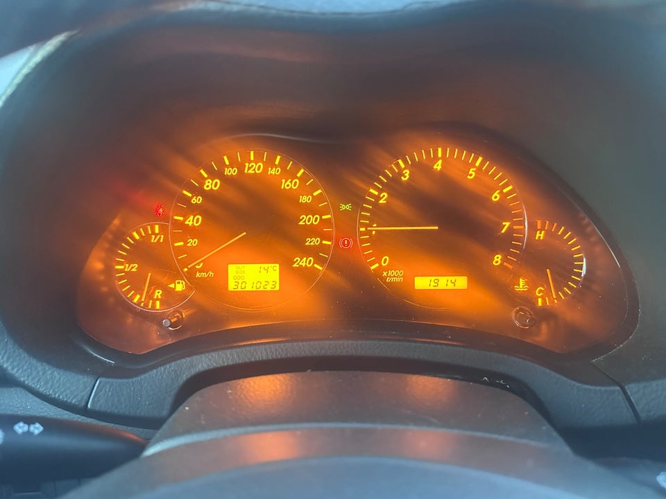 Toyota Avensis 1,8 VVT-i Elegance stc. 5d