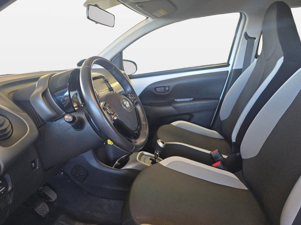 Toyota Aygo 1,0 VVT-i x-press x-shift 5d