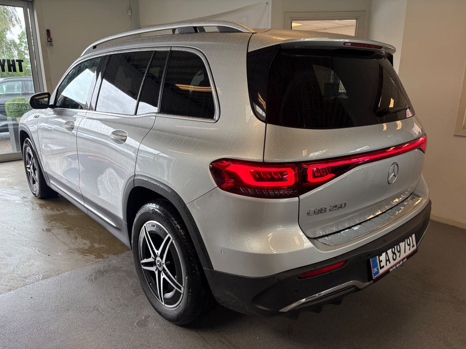 Mercedes EQB250 AMG Line 5d