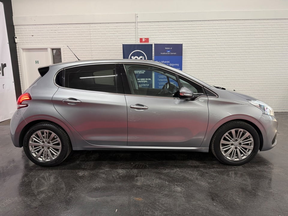 Peugeot 208 1,5 BlueHDi 100 Infinity Sky 5d