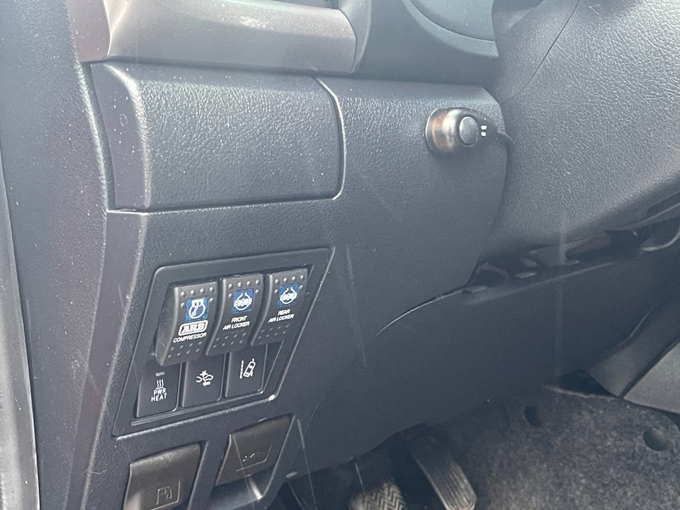 Toyota HiLux 2,4 D-4D 150 T3 Db.Kab 4x4 4d