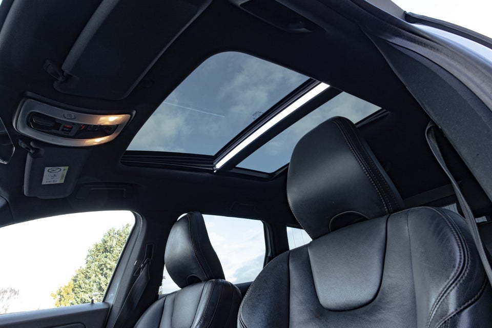 Volvo XC60 2,4 D5 220 Summum aut. AWD 5d