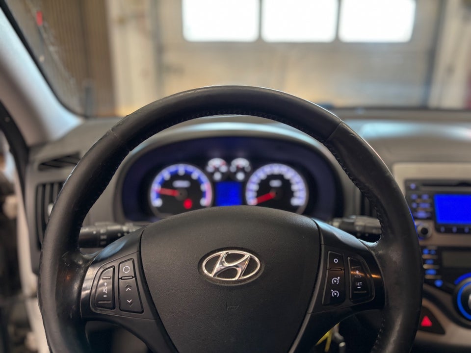 Hyundai i30 1,6 CRDi 90 Blue Drive CW 5d