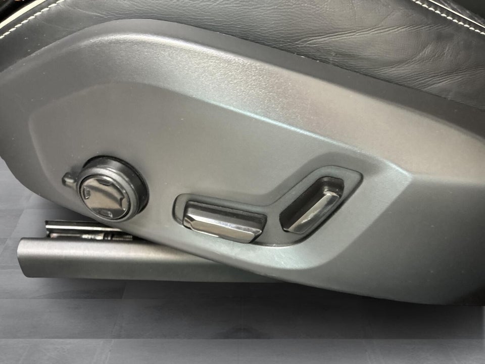 Volvo XC60 2,0 T4 190 R-Design aut. 5d