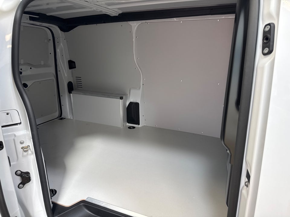 Peugeot e-Expert 75 L2 Plus Van