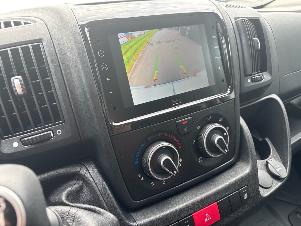 Peugeot Boxer 435 2,2 BlueHDi 165 L2H2 Premium