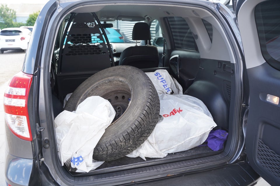 Toyota RAV4 2,2 D-4D 150 T2 4x4 Van 5d