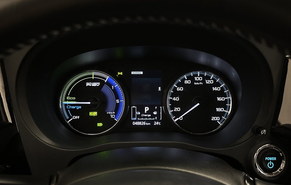 Mitsubishi Outlander 2,4 PHEV Luxury CVT 4WD 5d